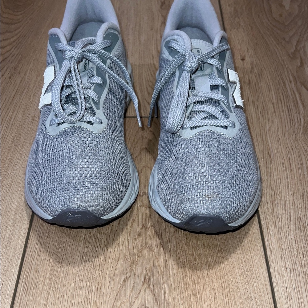New Balance Arishi V4 Light Gray Athletic Sneakers - Picture 3 of 15